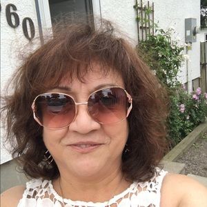 Meet your Posher, Luisa